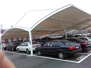 鋼<font color='red'>膜結(jié)構(gòu)車(chē)棚</font>特點(diǎn)，怪不得越來(lái)越多人選擇！(圖文)