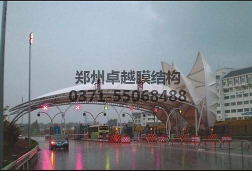 青陽收費站膜結(jié)構(gòu)雨棚造型藝術(shù)自潔性好