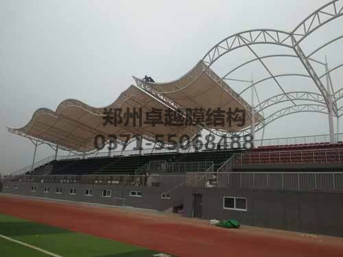 安裝膜結(jié)構(gòu)具有一定危險(xiǎn)性，需做好安全措施