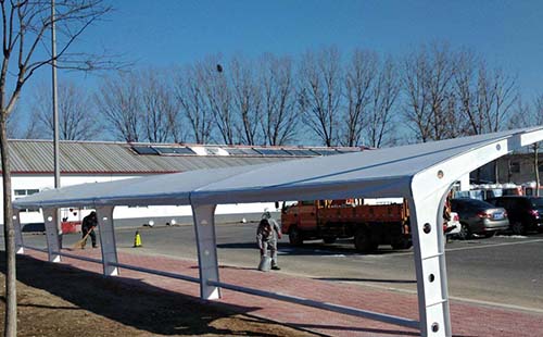 鞏義站街中心地稅所膜結(jié)構(gòu)車(chē)棚