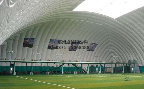 安裝并充氣完成的充氣膜結構內(nèi)部實拍