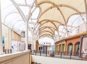 商場(chǎng)屋頂膜結(jié)構(gòu)有哪些特點(diǎn)？