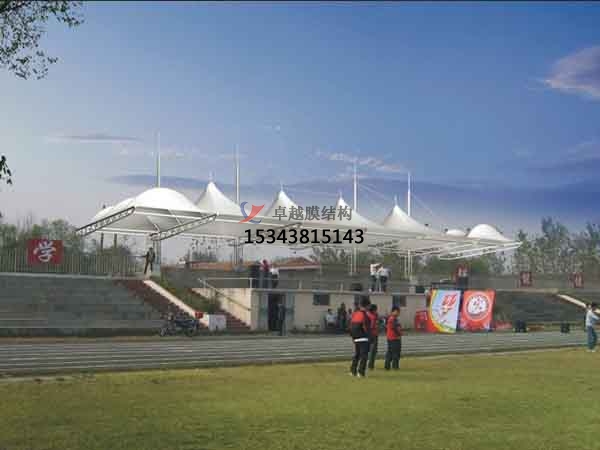 威?？磁_(tái)膜結(jié)構(gòu)遮陽(yáng)棚【生產(chǎn)銷售】 　　