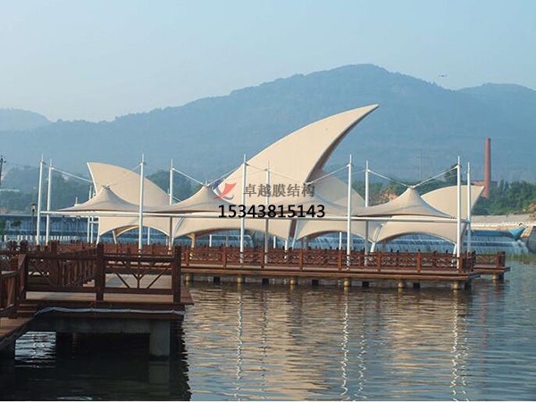 膜材料自己沒有抗壓和抗彎剛度！