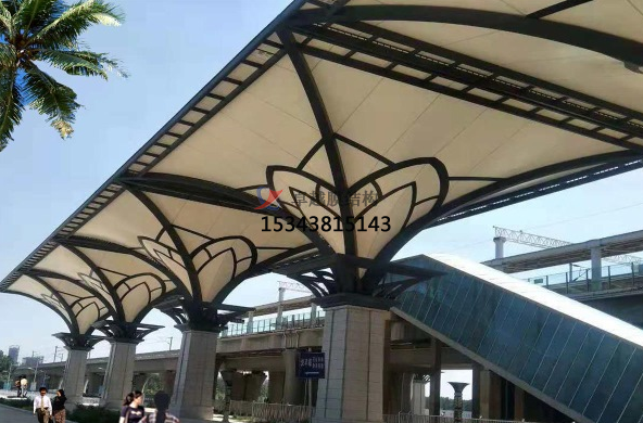 張拉膜結(jié)構(gòu)遮陽雨棚能抵抗多少級臺風(fēng)暴雨？