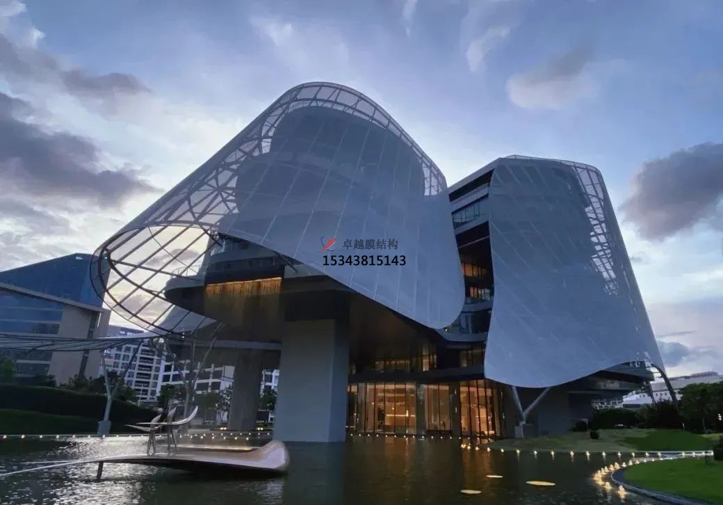 優(yōu)雅而懸浮，PTFE膜結構外立面建筑